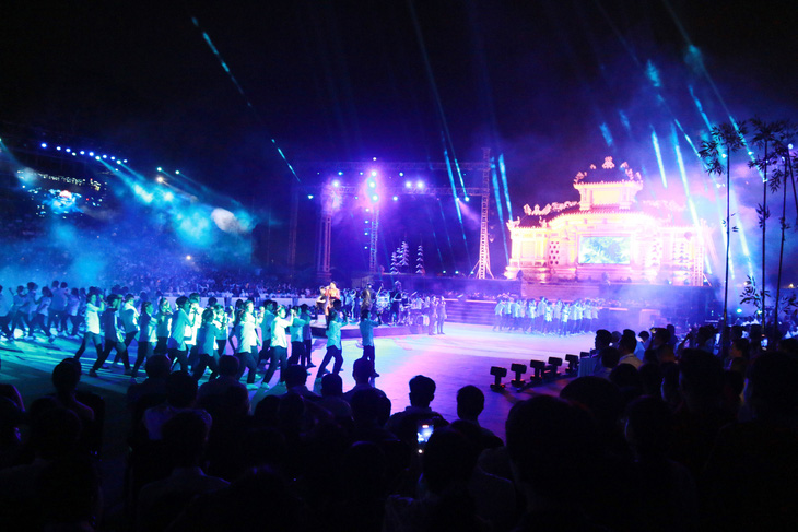Khai mạc Festival nghề truyền thống Huế 2023: Âm nhạc, ánh sáng lên ngôi - Ảnh 2.