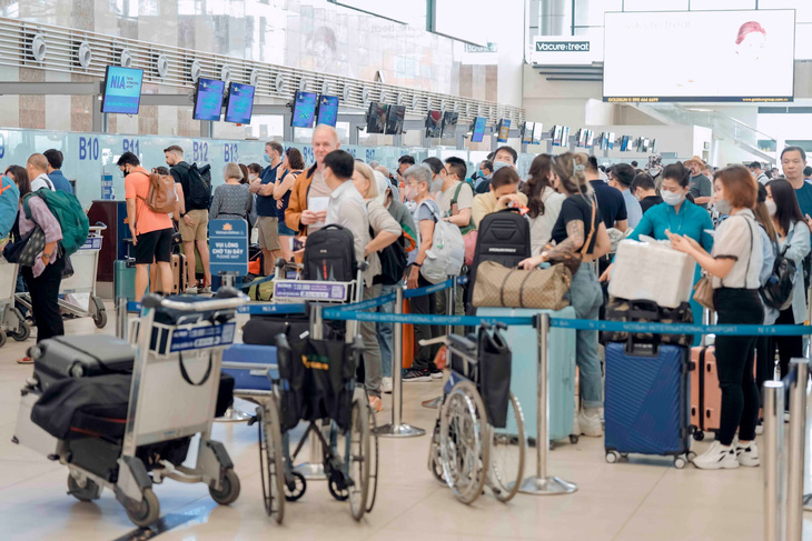 Sân bay Nội Bài đón 371 chuyến bay nội địa, 231 chuyến quốc tế trong ngày 28-4 - Ảnh 1.