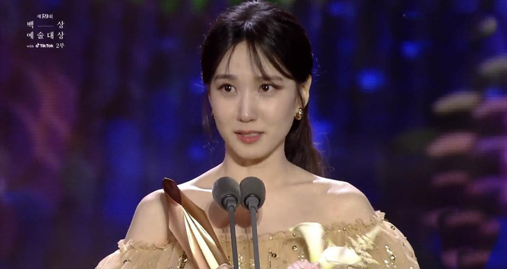 Lần đầu nhận giải Ảnh hậu Baeksang, Song Hye Kyo có lời nhắn gây sốt - Ảnh 5.