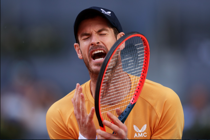 Andy Murray đập vợt sau thất bại tồi tệ tại Madrid Masters - Ảnh 1.