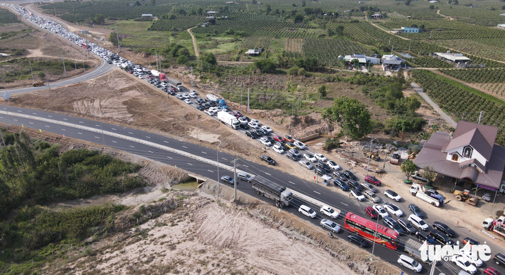 Giảm kẹt xe tại nút giao cao tốc Phan Thiết - Dầu Giây với quốc lộ 1 được không? - Ảnh 3.