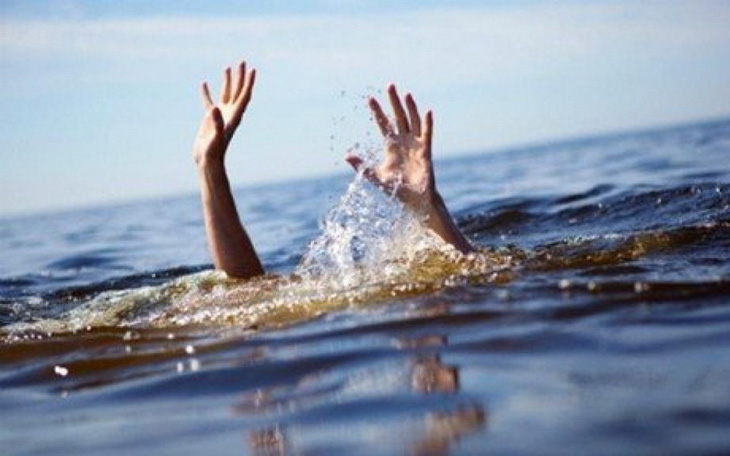 Về quê nghỉ lễ, ba cháu bé chết đuối ở đập nước