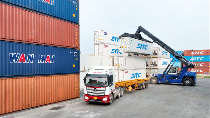 Đội ngũ vận tải đường bộ của THILOGI vận chuyển trái cây từ các nông trường tại Lào, Campuchia về cảng Chu Lai phục vụ xuất khẩu