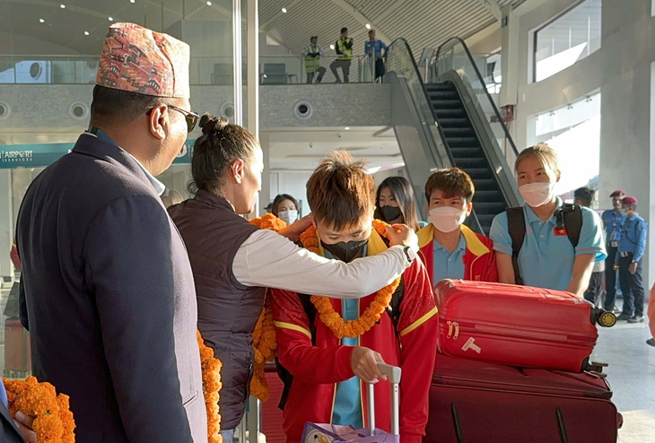 Đội tuyển nữ Việt Nam đã đến Nepal, bước vào tập nhẹ ngay - Ảnh 1.