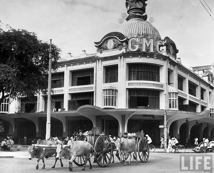 Tòa nhà GMC về sau trở thành thương xá TAX nổi tiếng ở góc đường Lê Lợi - Nguyễn Huệ  - Ảnh: Life