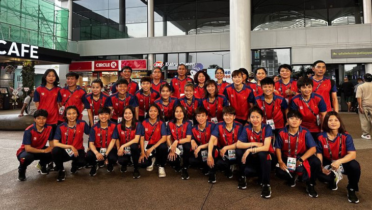 Đội tuyển nữ Việt Nam đã tới Campuchia để bảo vệ huy chương vàng SEA Games - Ảnh 1.