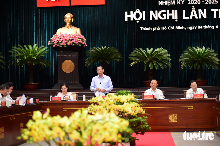 Chủ tịch UBND TP.HCM Phan Văn Mãi phân tích những nguyên nhân khách quan và chủ quan dẫn đến tăng trưởng GRDP của TP quý 1-2023 chỉ tăng 0,7% - Ảnh: Q.H.