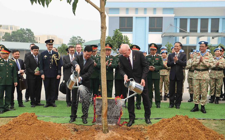 Chủ tịch nước cùng Toàn quyền Úc trồng cây, mong ước hòa bình, phát triển cho hai nước