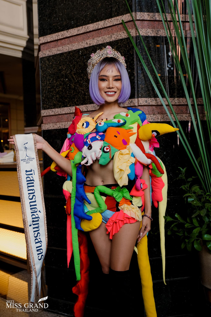 Dàn hậu Miss Grand Thailand tiếp tục hóa chiến thần làm lố - Ảnh 10.