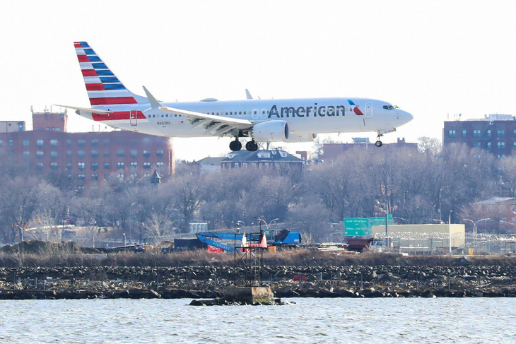 American Airlines gia nhập các hãng hàng không cắt giảm chuyến bay - Ảnh 1.