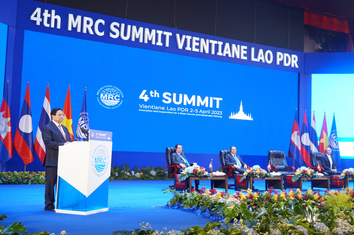 Thủ tướng Phạm Minh Chính phát biểu tại phiên toàn thể Hội nghị cấp cao Ủy hội sông Mekong ngày 5-4 ở Lào - Ảnh: NGỌC AN