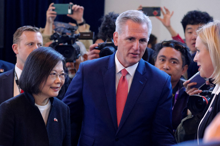 Nhà lãnh đạo Đài Loan Thái Anh Văn được Chủ tịch Hạ viện Mỹ Kevin McCarthy đón tiếp - Ảnh: REUTERS