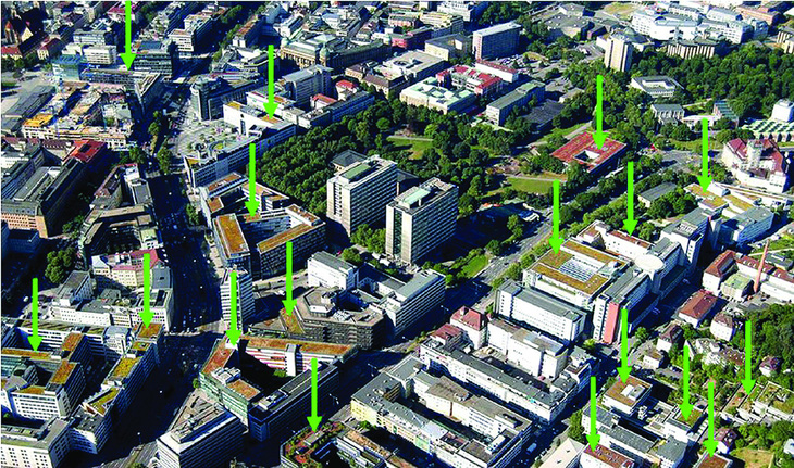 Cách quy hoạch tạo nhiều hành lang xanh ở Stuttgart. Những chỗ mũi tên là các mái nhà kiêm mảng xanh.