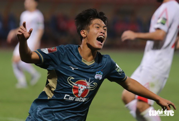 Ghi bàn đầu tiên ở V-League, Quốc Việt được thưởng 50 triệu đồng - Ảnh 2.