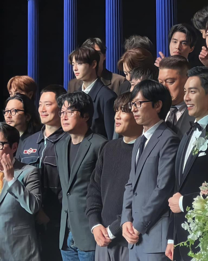 Dàn sao Hàn nô nức dự đám cưới Lee Seung Gi mà ngỡ như lễ trao giải - Ảnh 3.