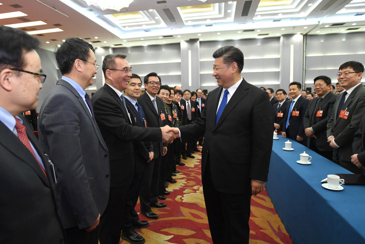 Ông Lâm Nghị Phu bắt tay Chủ tịch Trung Quốc Tập Cận Bình. Ảnh: pku.edu.cn
