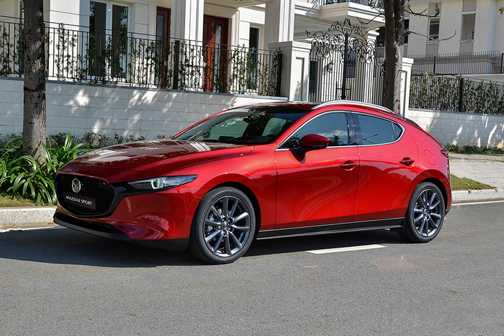 Mazda3 sedan cũng nhận được ưu đãi từ 65 - 68 triệu đồng trong đợt này