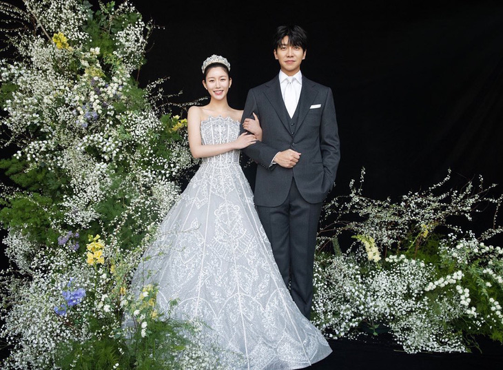 Dàn sao Hàn nô nức dự đám cưới Lee Seung Gi mà ngỡ như lễ trao giải - Ảnh 1.