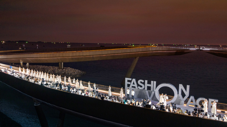 Show thời trang "Fashion Voyage lần 5" tổ chức tại Phú Quốc quảng bá du lịch - Ảnh: KIẾNG CẬN