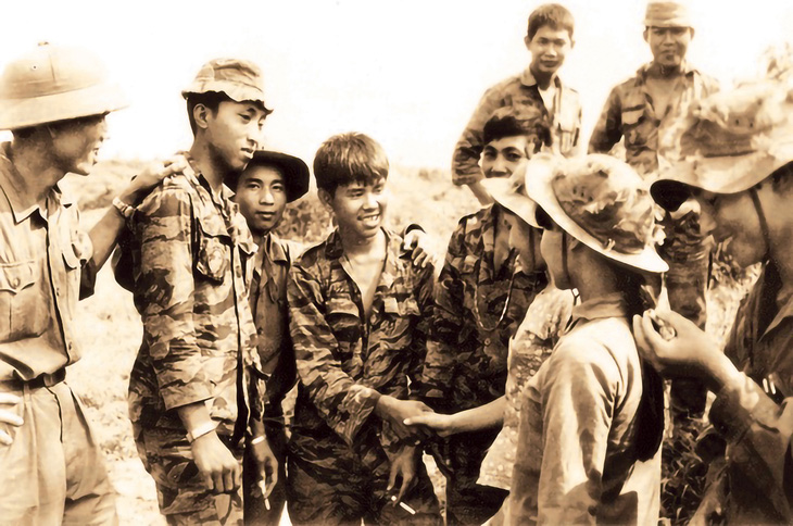 Bức ảnh “Hai người lính” của nhiếp ảnh gia Chu Chí Thành chụp tại Quảng Trị vào tháng 4-1973 trở thành một biểu tượng của hòa bình - hòa hợp - hòa giải