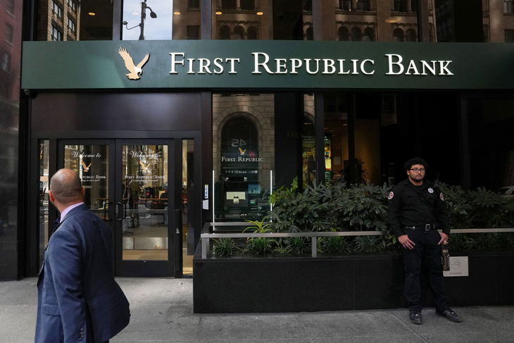 JPMorgan Chase mua lại Ngân hàng First Republic - Ảnh 1.