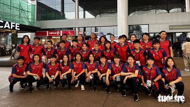 Đội tuyển nữ Việt Nam đã tới Campuchia để bảo vệ huy chương vàng SEA Games - Ảnh 1.