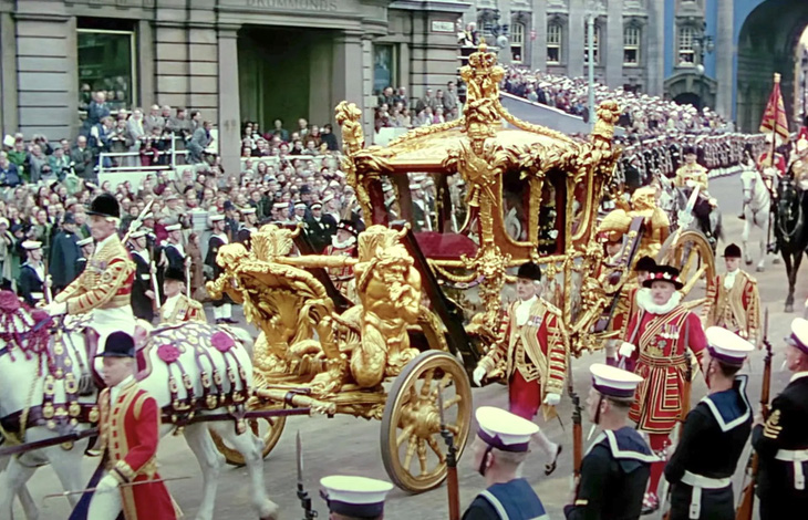 Xe Vua Charles III dùng trong lễ đăng quang có cửa sổ chỉnh điện, nhiều trang bị điện tử - Ảnh 2.
