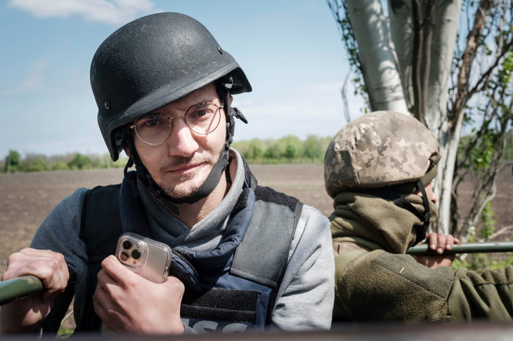 Phóng viên AFP trúng tên lửa Nga, tử nạn ở tiền tuyến Ukraine - Ảnh 1.