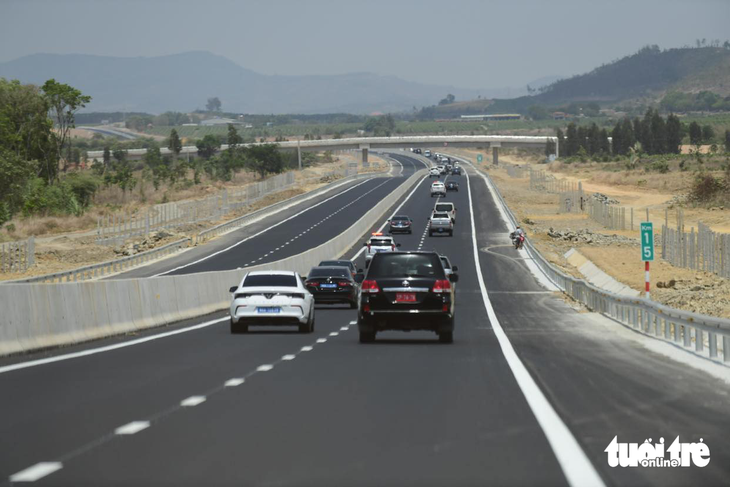 Đề xuất thu phí đường cao tốc do Nhà nước đầu tư - Ảnh 1.