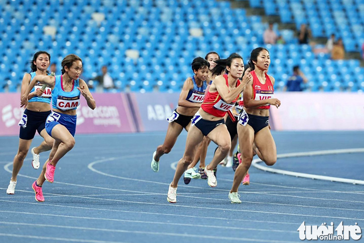 Màn tái xuất của nữ hoàng tốc độ Lê Tú Chinh tại SEA Games 32 - Ảnh 4.