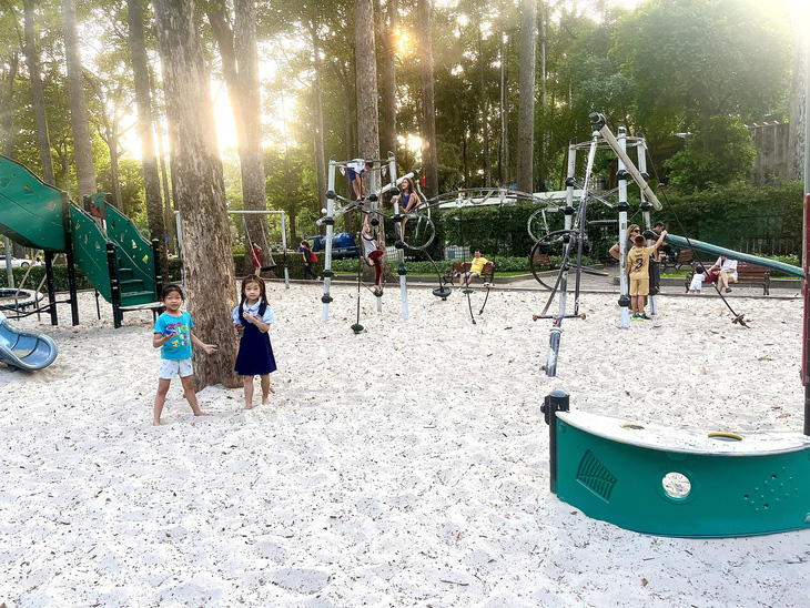 Trẻ em đang vui chơi tại công viên Tao Đàn, TP.HCM - Ảnh: T.D.