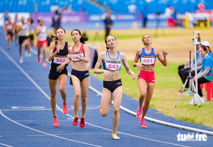 Các cô gái tỏa sáng, điền kinh giành 10 huy chương vàng SEA Games 32 - Ảnh 2.