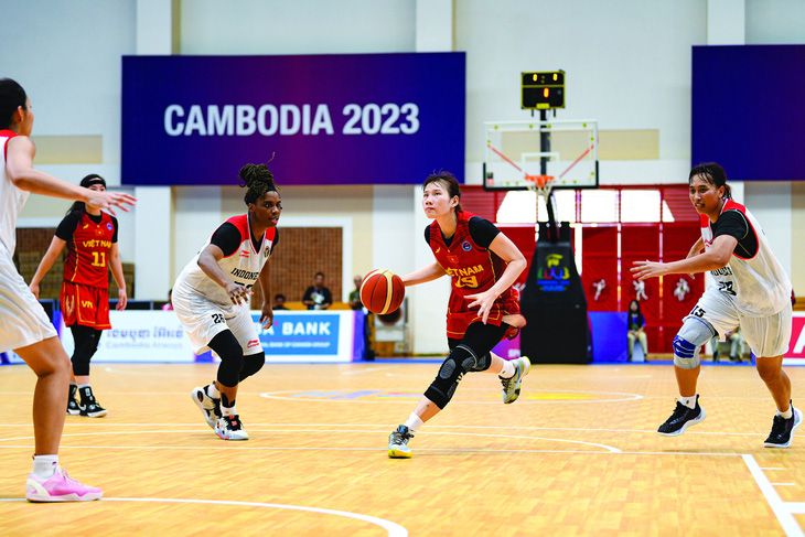 Việt Nam lần đầu tiên có HCV bóng rổ ở một kỳ SEA Games.  Ảnh: Nam Trần