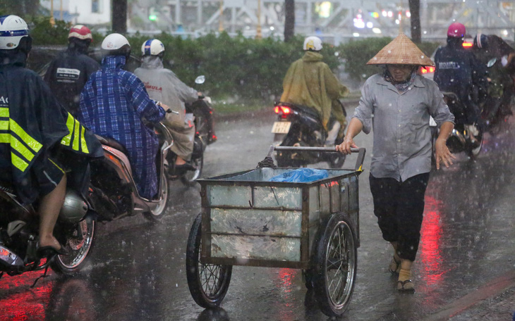 Nhiều nơi tại TP.HCM mưa sớm, Nam Bộ có dấu hiệu vào mùa mưa