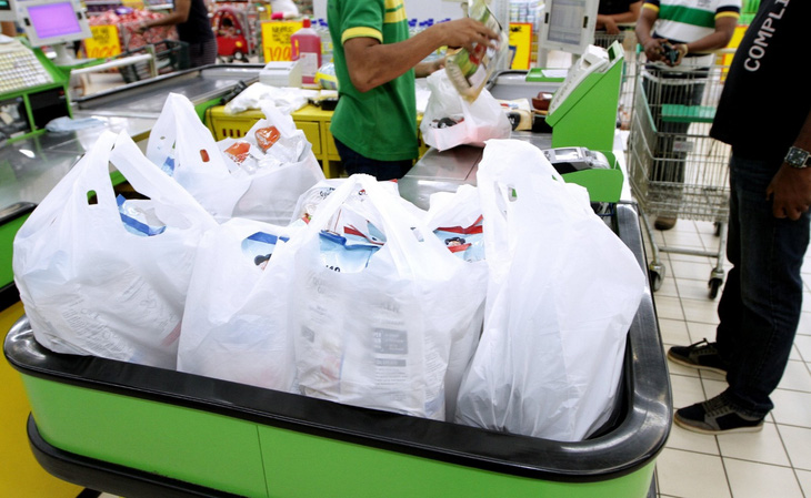 Malaysia đặt mục tiêu không sử dụng túi nhựa vào năm 2025 - Ảnh 1.
