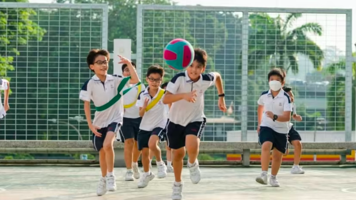 Trường học Singapore nới lỏng quy định về đồng phục cho học sinh vì quá nóng - Ảnh 1.