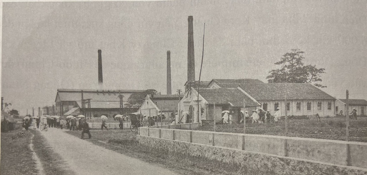 Nhà máy kẽm Quảng Yên năm 1930 - Ảnh tư liệu in trong sách