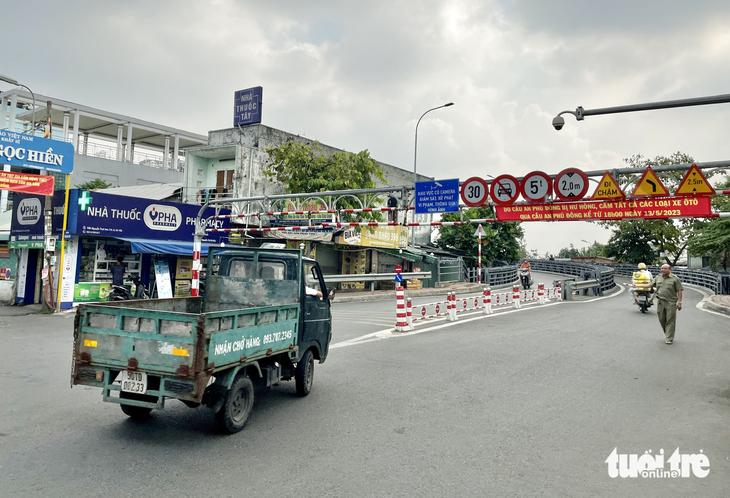 Cấm ô tô qua cầu An Phú Đông, nhiều tài xế còn bỡ ngỡ - Ảnh 5.