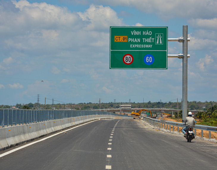 Từ 10h ngày 19-5, xe chạy được trên cao tốc Nha Trang - Cam Lâm, Vĩnh Hảo - Phan Thiết - Ảnh 1.