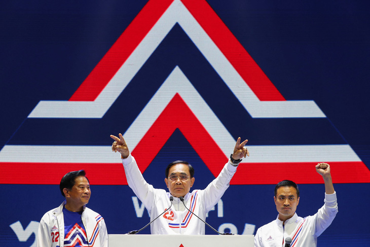 Đương kim thủ tướng Prayuth Chan-o-cha trong cuộc vận động ủng hộ ngày 12-5 - Ảnh: REUTERS