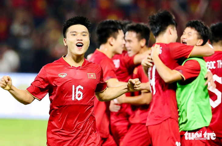 Niềm vui của Nhật Nam (16) sau khi ghi bàn vào lưới U22 Thái Lan - Ảnh: N.KHÔI