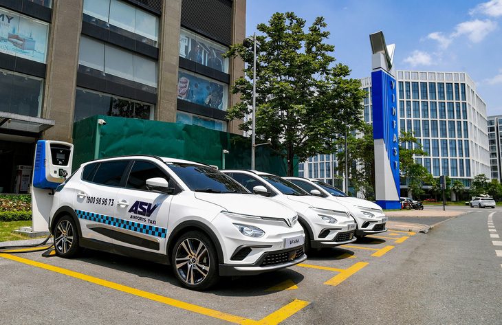 Dàn xe taxi điện mang thương hiệu ASV Airports Taxi sẽ sớm có mặt tại các sân bay lớn như Nội Bài, Tân Sơn Nhất ngay trong tháng 5-2023 - Ảnh: D.K