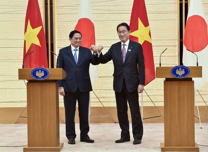 Thủ tướng Phạm Minh Chính và Thủ tướng Nhật Bản Kishida Fumio trong một cuộc gặp trên đất Nhật - Ảnh: TTXVN