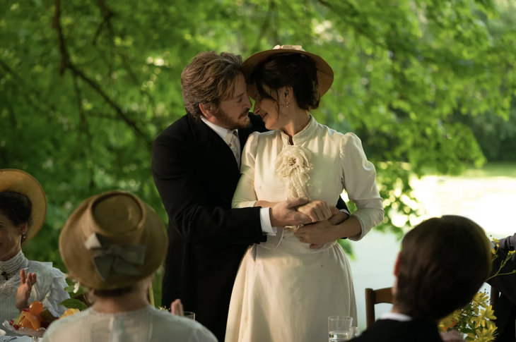 Juliette Binoche và Benoit Magimel đóng hai vai chính trong phim The Taste of Things của Trần Anh Hùng - Ảnh: CURIOSA FILMS