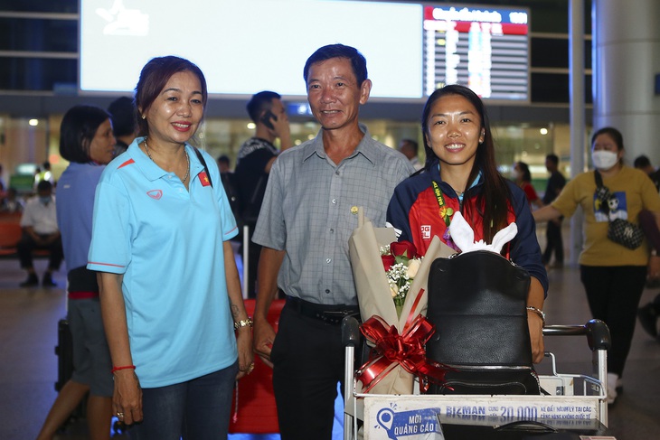Tuyển nữ Việt Nam hạnh phúc ngày trở về - Ảnh 7.