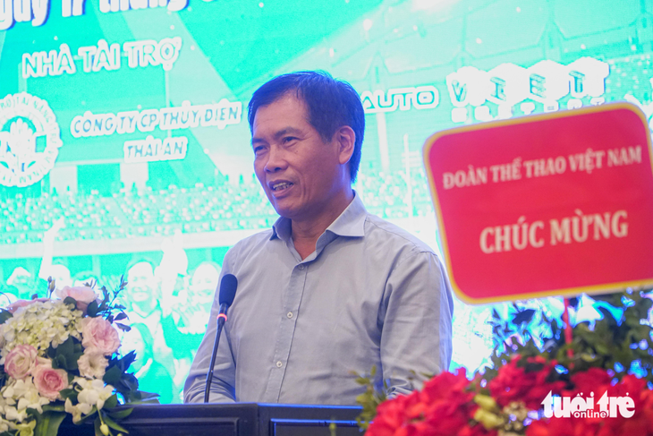 Nguyễn Thị Oanh xúc động nhận ô tô hơn 900 triệu đồng - Ảnh 3.
