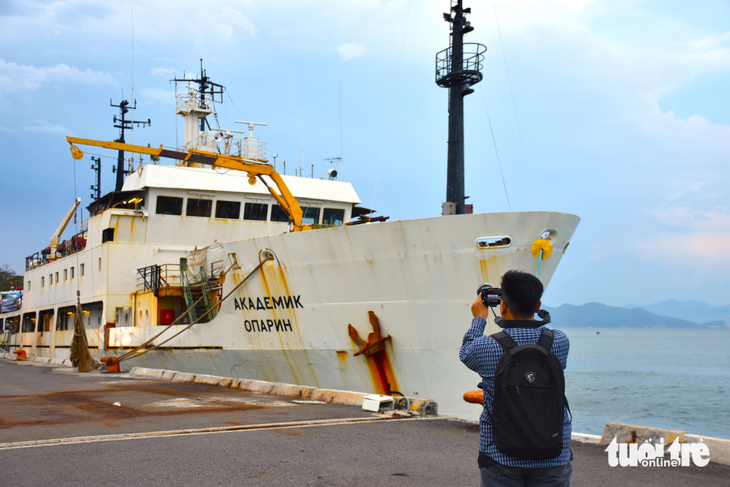 Tàu Viện sĩ Oparin đến Nha Trang khảo sát biển - Ảnh 1.