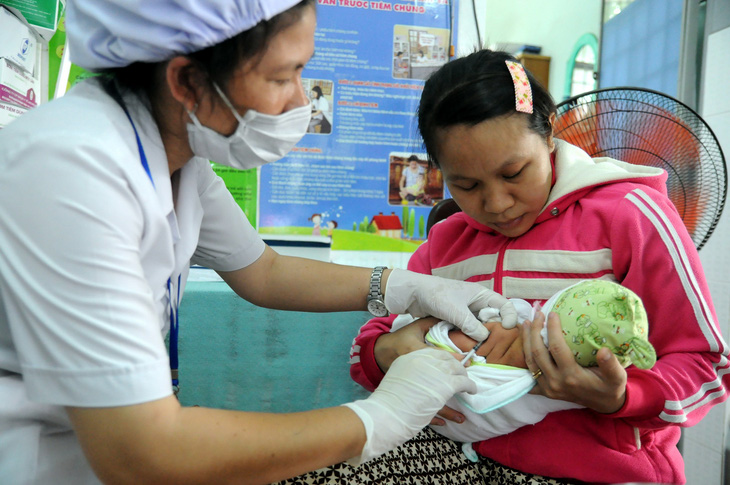 Thiếu vắc xin tiêm chủng mở rộng: ‘Đừng vô cảm với nguy hiểm của trẻ em’ - Ảnh 3.