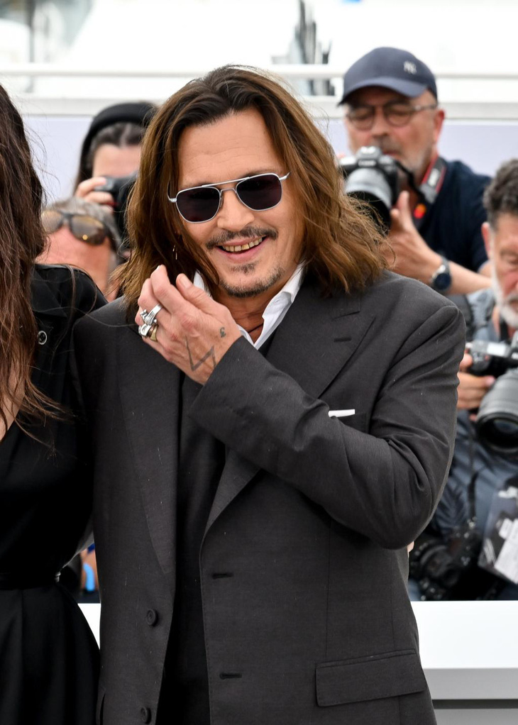 Fan ngán ngẩm với hàm răng mục nát của Johnny Depp - Ảnh 3.