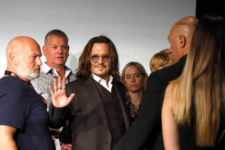 Fan ngán ngẩm với hàm răng mục nát của Johnny Depp - Ảnh 1.